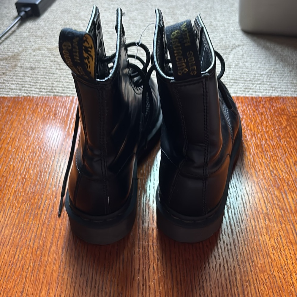 DR MATRENS Leather Lace up 8-eye black boot. Size U.S. 6. - Picture 7 of 10